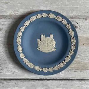 Prato pequeno de Jasperware azul Wedgwood - Torre de Londres - Vintage década de 1980