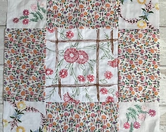 Vintage patchwork sectie - onvolledig naaiproject - vintage bloemenborduurwerk