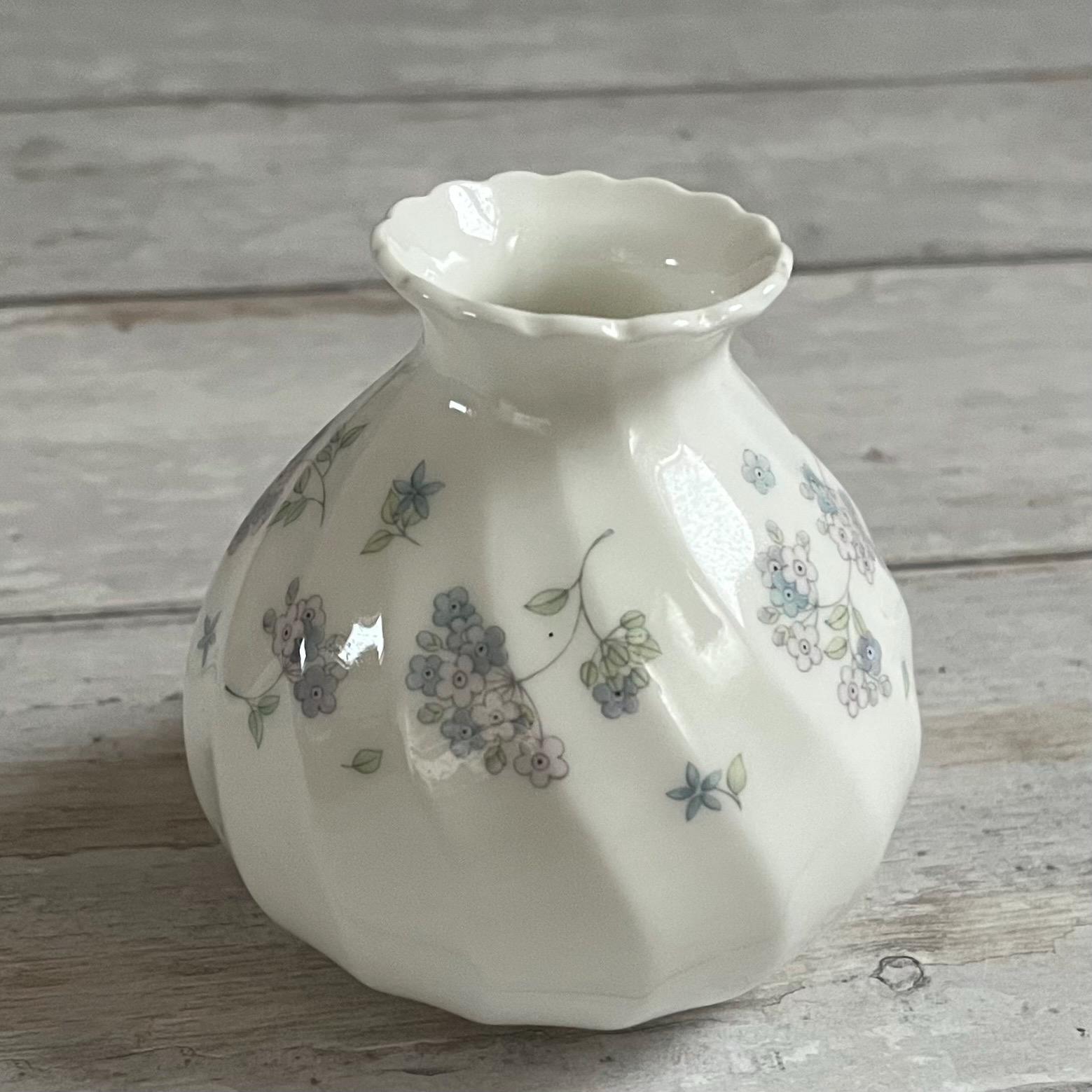 Wedgewood 1980s Bone China Bud Vase in April Flowers Pattern - Etsy