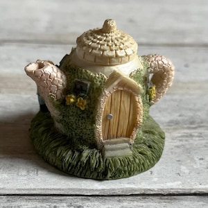 Dezine Moussy Mouse - Tea Pot - House Cottage - Mini bears Figurines - Miniature Teapot - collectible houses teapots