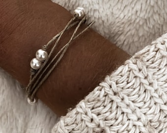 PERLAS DOBLES - Pulsera de lino y perlas hechas en Francia, joyas de lino natural y perlas nacaradas, artesanía pura, hecho a mano en Francia