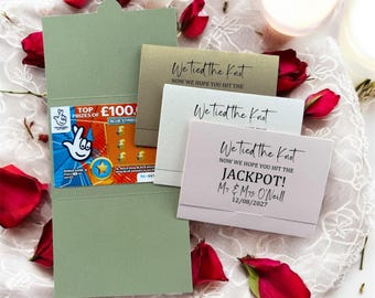Idea para recuerdo de boda "Nos casamos". Porta tarjetas rasca y gana. Cartera para billetes de lotería. Recuerdo personalizado.