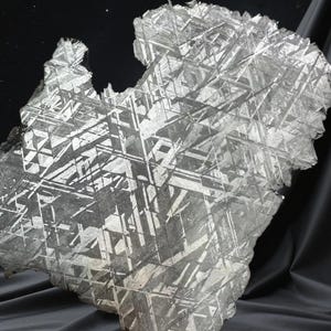 990 Grams Museum Class Natural Muonionalusta meteorite/Meteorite Specimen/Meteorite Slice/Muonionalusta End cut/Wonderful Fusion Crust