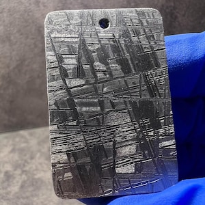 Colgante de meteorito Muonionalusta natural tallado, roca espacial, colgante rectangular, collar con colgante de meteorito.