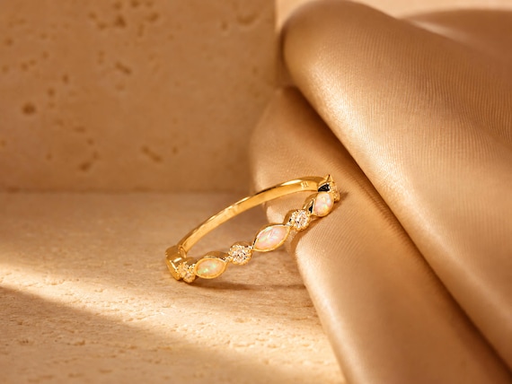 Ashes Ring, Cremation Ring, Pet Ashes Ring, Memorial Ring with Hair or Fur in Silver or Gold and Engraving
