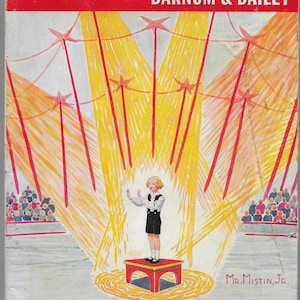 Peut inclure: Couverture de magazine de cirque vintage Ringling Bros. et Barnum & Bailey. L'illustration montre un jeune artiste sur une petite scène, éclairé par des projecteurs. Le magazine est de l'édition 1953.