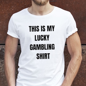Zabawna koszulka Lucky Gambling dla niego, męska koszulka z napisem Gambling Addiction, koszulka Good Powodzenia w wygrywaniu pieniędzy, strój do zarabiania pieniędzy, wygraj duży sprzęt dla mężczyzn