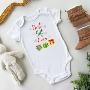 Best Gift Ever Christmas Baby Bodysuit, Christmas Gift Infant Onesie, Xmas Outfit for baby, My First Christmas Shirt for Baby, Gift for Her