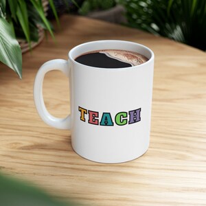 Ensine caneca de café para professores de todas as séries, presente de feriado para professores escolares, presente de xícara de café para ensino, itens de professor aluno para sala de aula