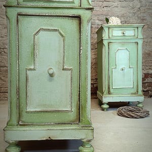 Coppia comodini antichi restaurati in patina antica