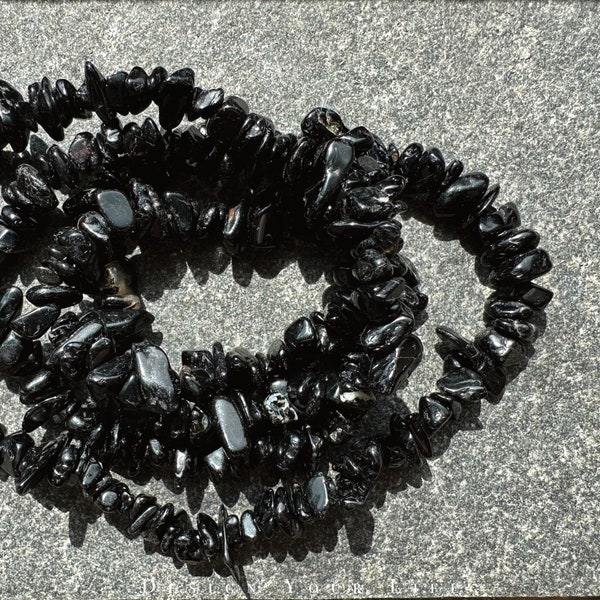 Natürliche schwarze Turmalin Edelstein Chip Perlen am Strang mit 80cm Länge, Chip Perlen 5 bis 8mm, Naturstein zur Herstellung von Schmuck