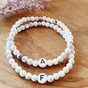 Personalisierbare Partnerarmbänder - Naturstein Howlith Personalisiertes Pärchenarmband Namensarmband Buchstabenarmband Freundschaftsarmband