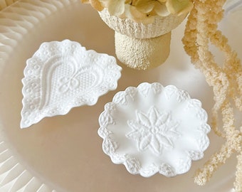 Handmade Small Lace Trinket Dish Vintage Style Jewellery Tray Decorative Trinket Dish For Small Items Unique Dresser Homeware Vanity Décor