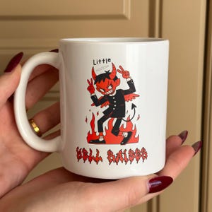 Spersonalizowany kubek „Little Hell Raiser” – spersonalizowana ceramika, spersonalizowany prezent z ilustracją z kreskówki dla syna lub przyjaciela, spersonalizowany kubek do kawy z napisem