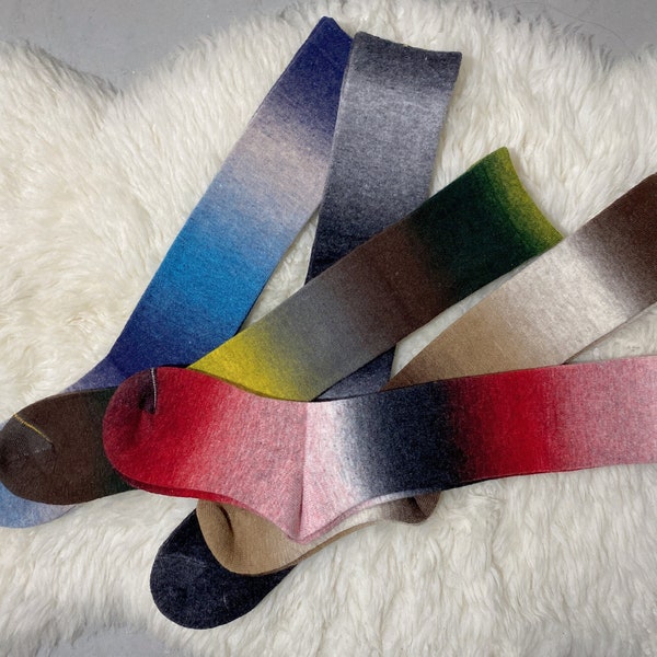8 Varianten: Warme und weiche knielange Socken aus Wollmischung mit Farbverlauf oder Leo-Print
