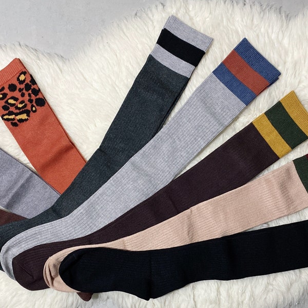 8 Varianten: Warme und weiche Overknee / knielange Socken aus Wollmischung mit Streifen / Leo-Print
