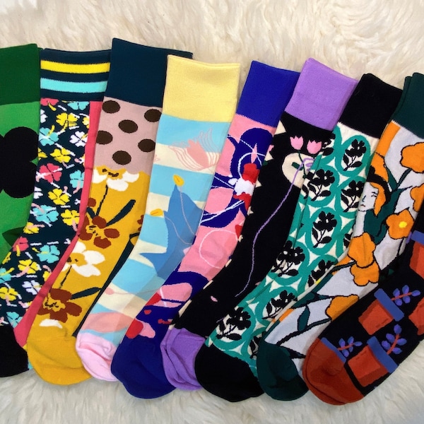 Bunte Socken mit Kleeblatt und Blumen Motiven rechts/links unterschiedlich in 9 Varianten