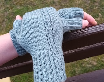 Minimalistyczne, bezpalcowe rękawiczki z warkoczem – wzór do robienia na drutach w formacie PDF, bezszwowe rękawiczki, samouczek wideo, schematy