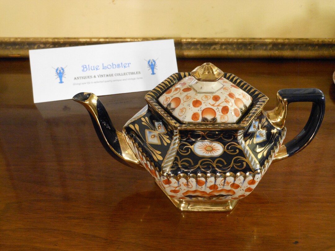 Antique Lingard ster Imari Teapot of Hexagonal Form. Early 20th Century Antique Imari Red