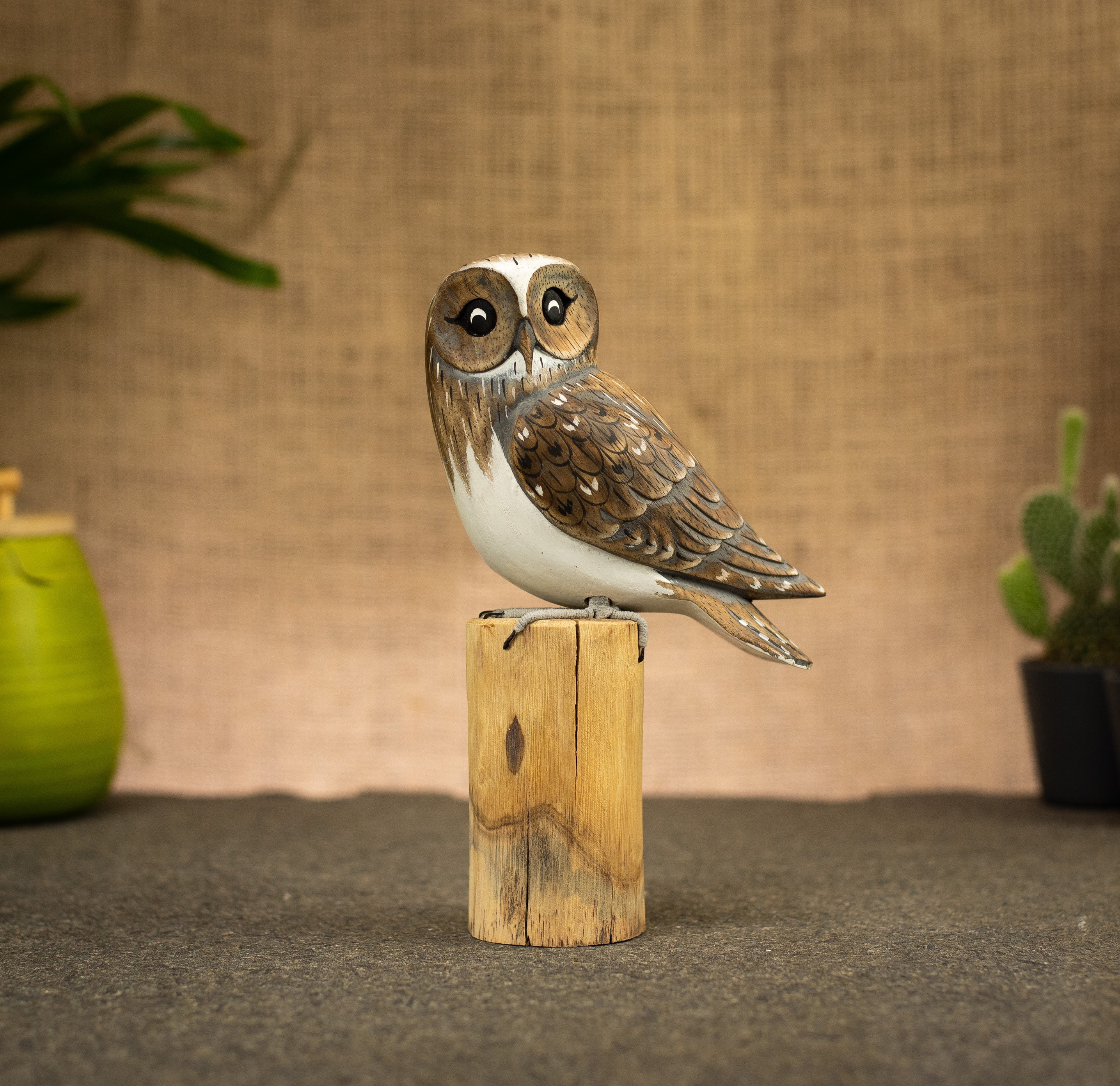 置物 59. The magnificent barn owl hand-painte 置物 59. The magnificent barn owl hand-painte Painted Resin