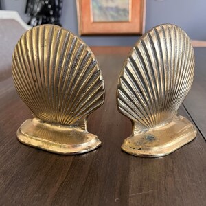 Vintage Brass Clamshell Bookends | Hollywood Regency Scallop Shell Book Ends | Nautical Coastal Decor | Mid-Century Modern Brass Pair
