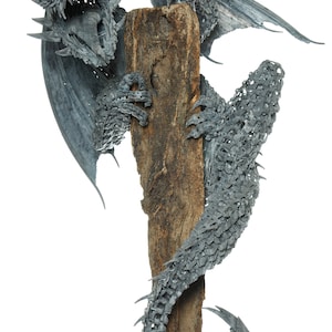 Nidhogg- Gran escultura de dragón. (Envíe un correo electrónico si está interesado en poseer esta obra de arte)