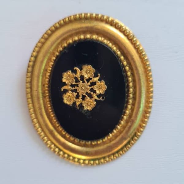 Antique oval cameo style brooch