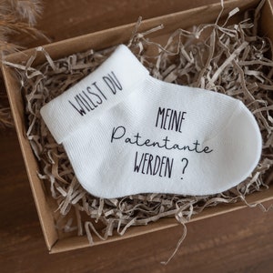 Patentante Patenonkel Baby Frage Schwangerschaft verkünden Willst du meine Patentante werden Babysocke Geschenkbox Überraschung Nachwuchs Bild 2