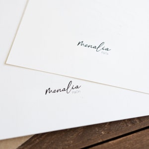 Pu&ograve; includere: Due carte bianche con il testo "menalia" e "p&acirc;t&eacute;" stampato in inchiostro nero.