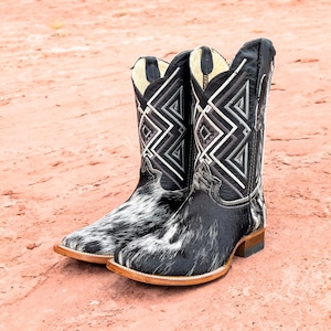 Handcrafted Men's Cowhide Cowboy Boots/ Square Toe Cowboy Boots Cowhide/ Men's Exotic boots/Botas vaqueras exoticas/ Men's Hide cowboy boots