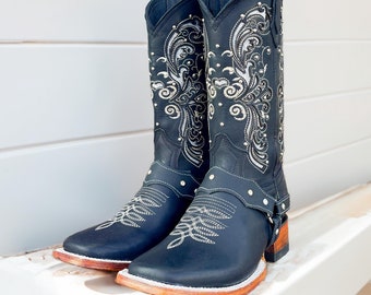 Handmade Leather Floral Embroidered Boots/ Mexican Artisanal Women's Boots/ Western Boots/Cowgirl Authentic Boots/ Women's Mexican Boots