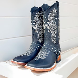 Handmade Leather Floral Embroidered Boots/ Mexican Artisanal Women's Boots/ Western Boots/Cowgirl Authentic Boots/ Women's Mexican Boots