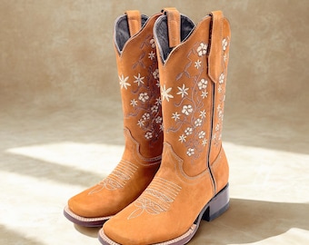 Handmade Leather Floral Embroidered Boots/ Mexican Artisanal Women's Boots/ Western Boots/Cowgirl Authentic Boots/ Women's Mexican Boots