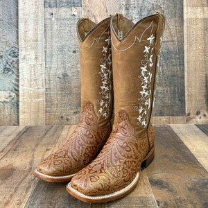Handmade Leather Floral Embroidered Boots/ Mexican Artisanal Women's Boots/ Western Boots/Cowgirl Authentic Boots/ Women's Mexican Boots