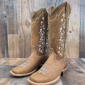 Handmade Leather Floral Embroidered Boots/ Mexican Artisanal Women's Boots/ Western Boots/Cowgirl Authentic Boots/ Women's Mexican Boots.