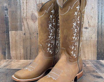 Handmade Leather Floral Embroidered Boots/ Mexican Artisanal Women's Boots/ Western Boots/Cowgirl Authentic Boots/ Women's Mexican Boots.