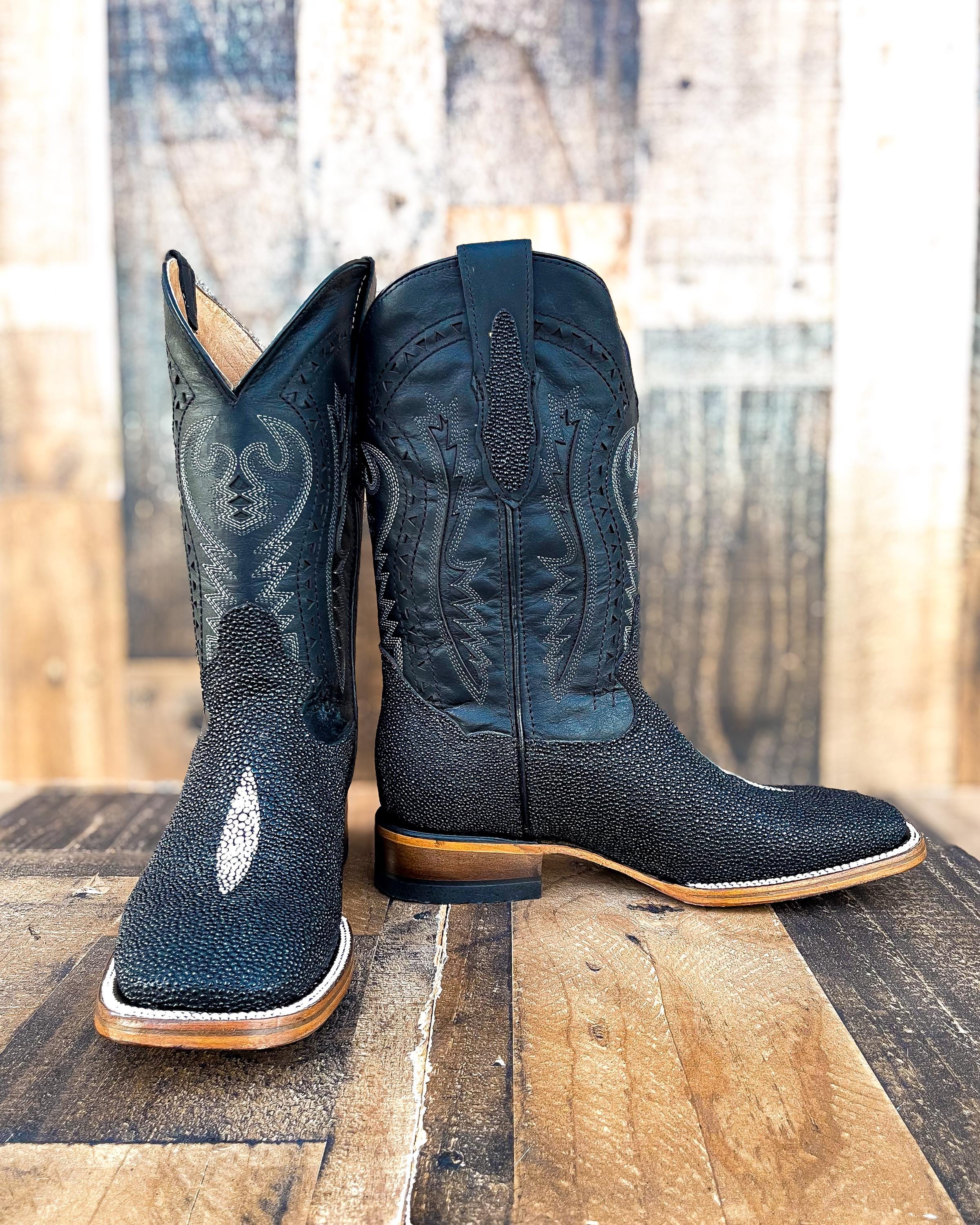 Engraved Black Stingray Cowboy Boots | Cuadra