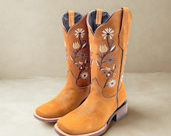 Handmade Leather Floral Embroidered Boots/ Mexican Artisanal Women's Boots/ Western Boots/Cowgirl Authentic Boots/ Women's Mexican Boots