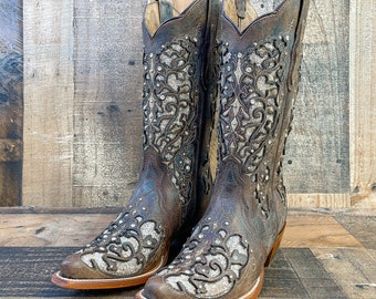 Western Cowboy Boots /Women cowboy boots/ cowgirl boots/ wedding cowboy boots/ stagecoach boots / Glitter boots / Rhinestone boots / Gold