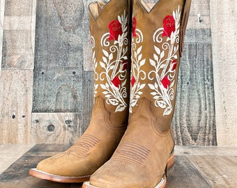 Handmade Leather Floral Embroidered Boots / Mexican Artisanal Women's Boots/ Western Boots / Cowgirl Authentic Boots/ Women's Mexican Boots.