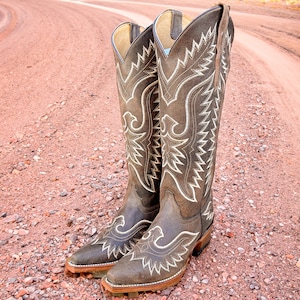 Handmade Western Tall Cowboy Boots Knee High / Tall Brown cowboy boots/ cowgirl boots / Botas vaqueras altas/ Western Knee-High boots