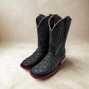 Handcrafted Men's Bass Cowboy Boots/ Square Toe Cowboy Boots Pirarucu/ Men's Exotic boots/ Botas vaqueras exoticas/ Men's fish cowboy boots
