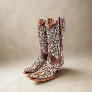 Western Cowboy Boots /Women cowboy boots/ cowgirl boots/ wedding cowboy boots/ stagecoach boots / Glitter boots / Rhinestone boots / Gold