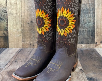 Women's Western Boots/ Boots with Sunflowers/ Women Western Cowgirl Boot /Sunflower Boots/ Botas flores/ Girasoles