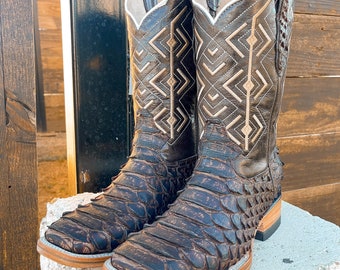 Handcrafted Men's Python Cowboy Boots/ Square Toe Cowboy Boots Snake/ Men's Exotic boots/ Botas vaqueras exoticas/ Men's  cowboy boots