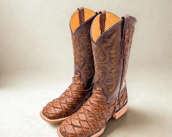 Handcrafted Men's Bass Cowboy Boots/ Square Toe Cowboy Boots Pirarucu/ Men's Exotic boots/ Botas vaqueras exoticas/ Men's fish cowboy boots