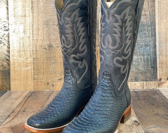 Handcrafted Women's Python Cowboy Boots/ Square Toe Cowboy Boots Snake/ Women's Exotic boots/ Botas vaqueras exoticas/ Women's  cowboy boots