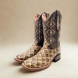 Handcrafted Men&#39;s Bass Cowboy Boots/ Square Toe Cowboy Boots Pirarucu/ Men&#39;s Exotic boots/ Botas vaqueras exoticas/ Men&#39;s fish cowboy boots