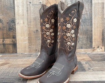 Handmade Leather Floral Embroidered Boots/ Mexican Artisanal Women's Boots/ Western Boots/Cowgirl Authentic Boots/ Women's Mexican Boots.