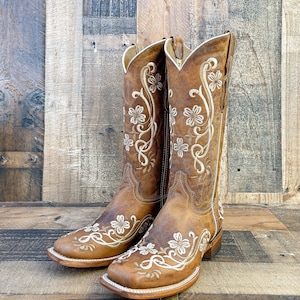 Handmade Leather Floral Embroidered Boots/ Mexican Artisanal Women's Boots/ Western Boots/Cowgirl Authentic Boots/ Women's Mexican Boots